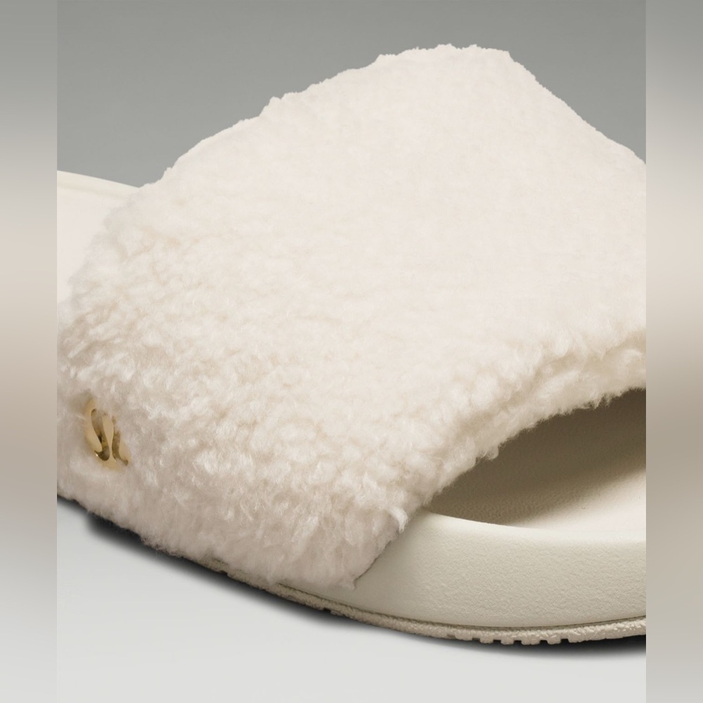 Lululemon Women's Fleece Restfeel Slide Bone/Gold/Bone Brand NEW